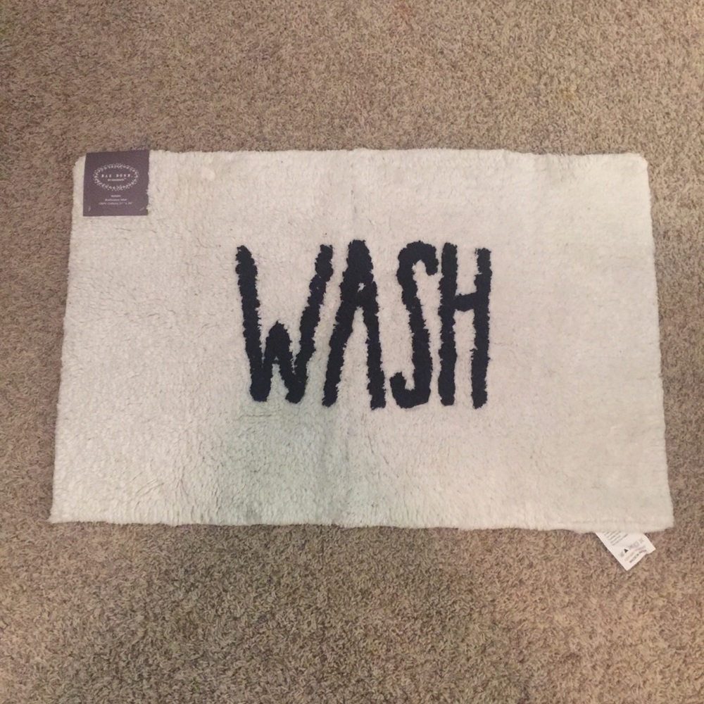 BNWT Rae Dunn bath mat